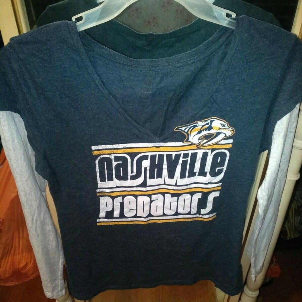 EUC Nashville Predators V neck fitted tee Blouse S